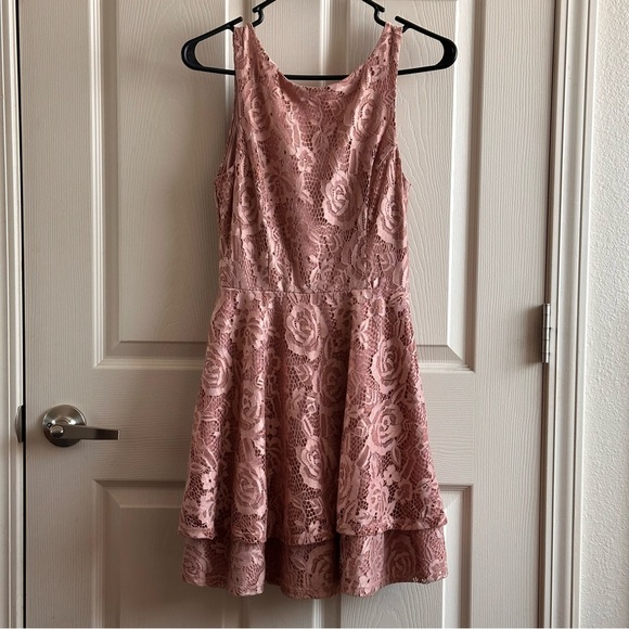 Speechless Pink Floral Lace Pattern Tiered Mini Dress Size Small - Picture 1 of 10